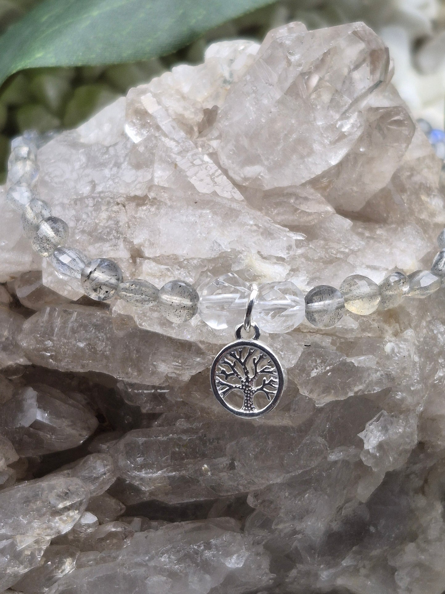 Edelsteinarmband Labradorit mit Bergkristallperlen und Lebensbaumanhänger, 925 Sterlingsilber