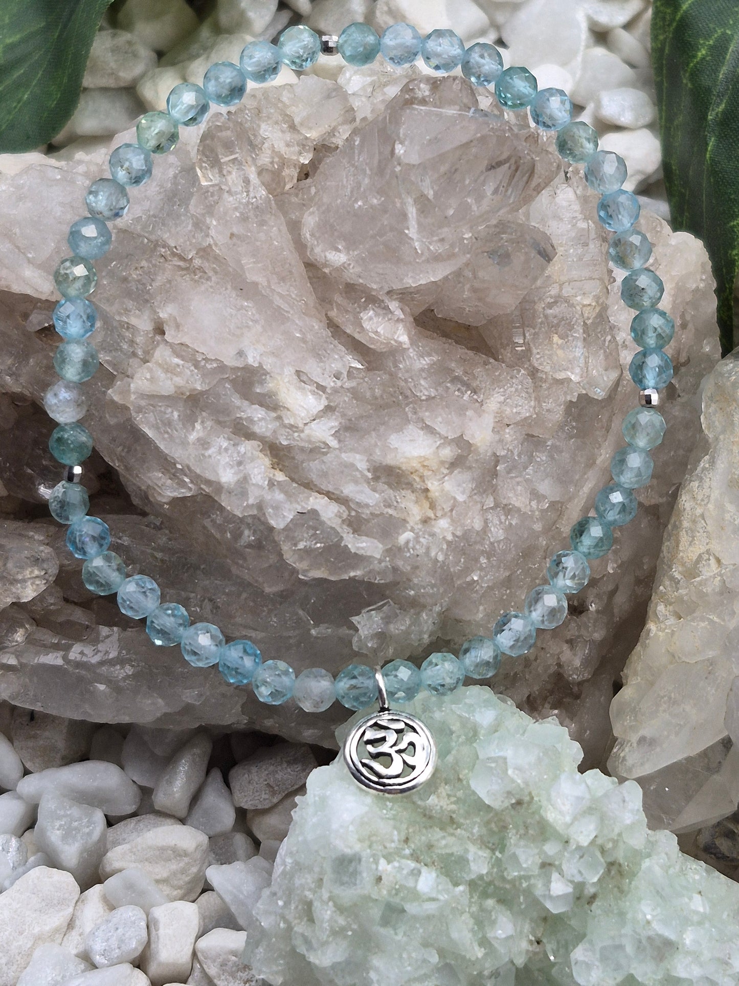 Edelsteinarmband Apatit mit OM-Anhänger, 925 Sterlingsilber