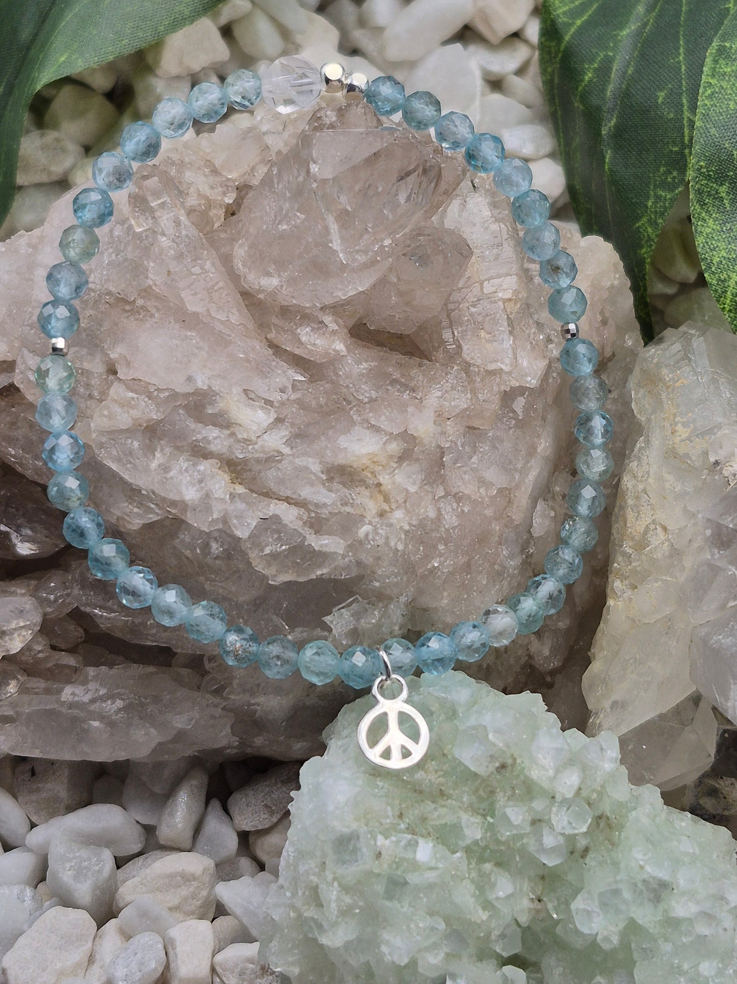 Apatit mit Bergkristallperlen Armband mit Anhänger Peace, 925 Sterlingsilber