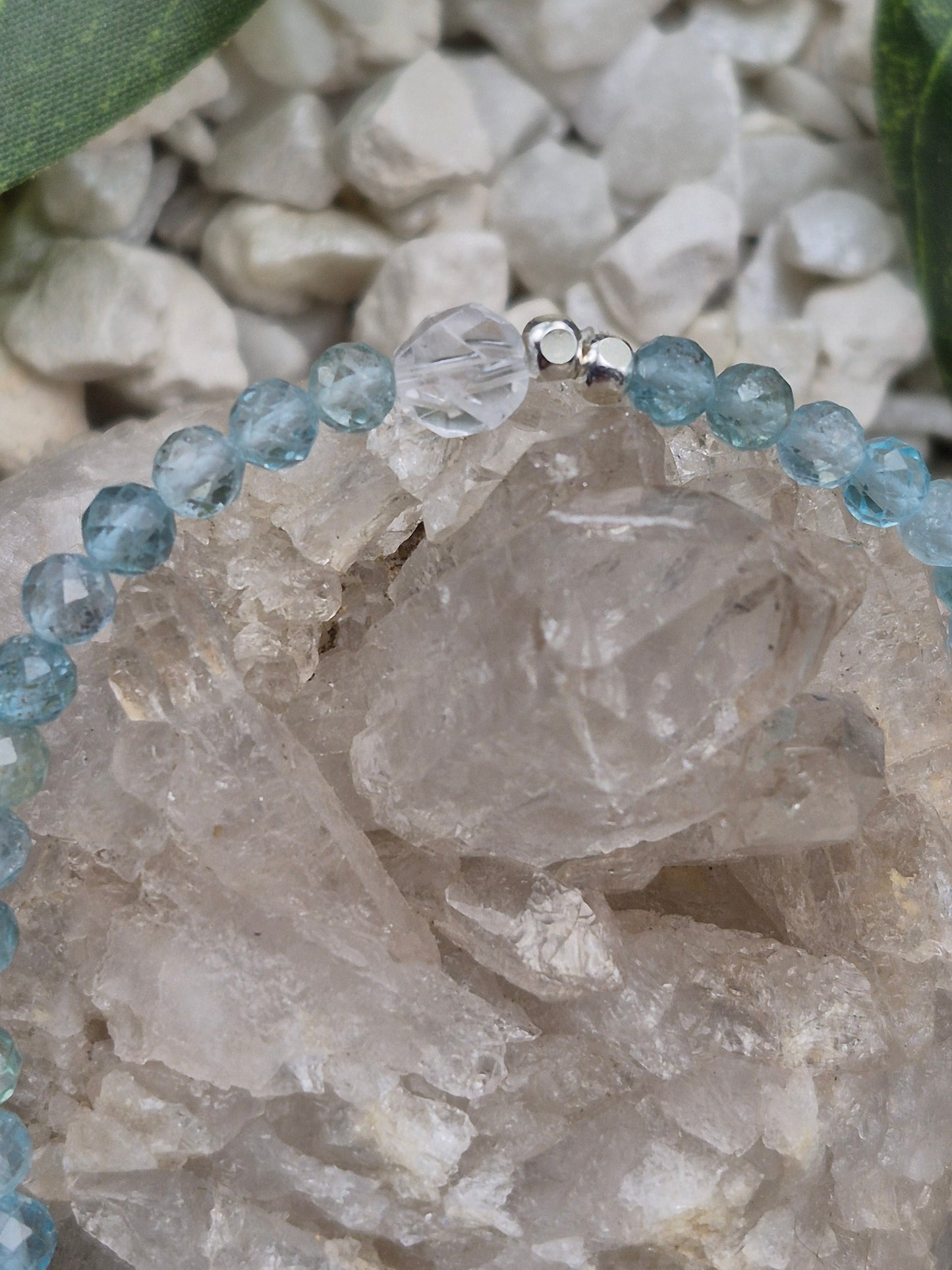 Apatit mit Bergkristallperlen Armband mit Anhänger Peace, 925 Sterlingsilber