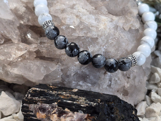 Schneeflockenobsidian & Magnesit Armband mit Silber-Details